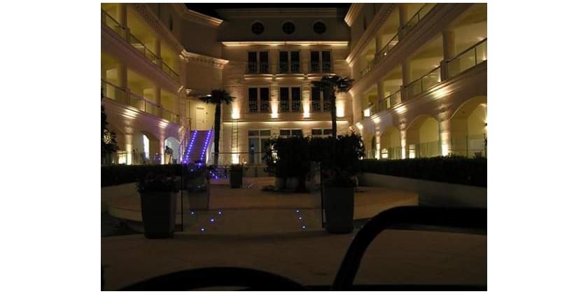Φωτισμός LED εξωτερικού χώρου σε ξενοδοχείο στη Χαλκιδική